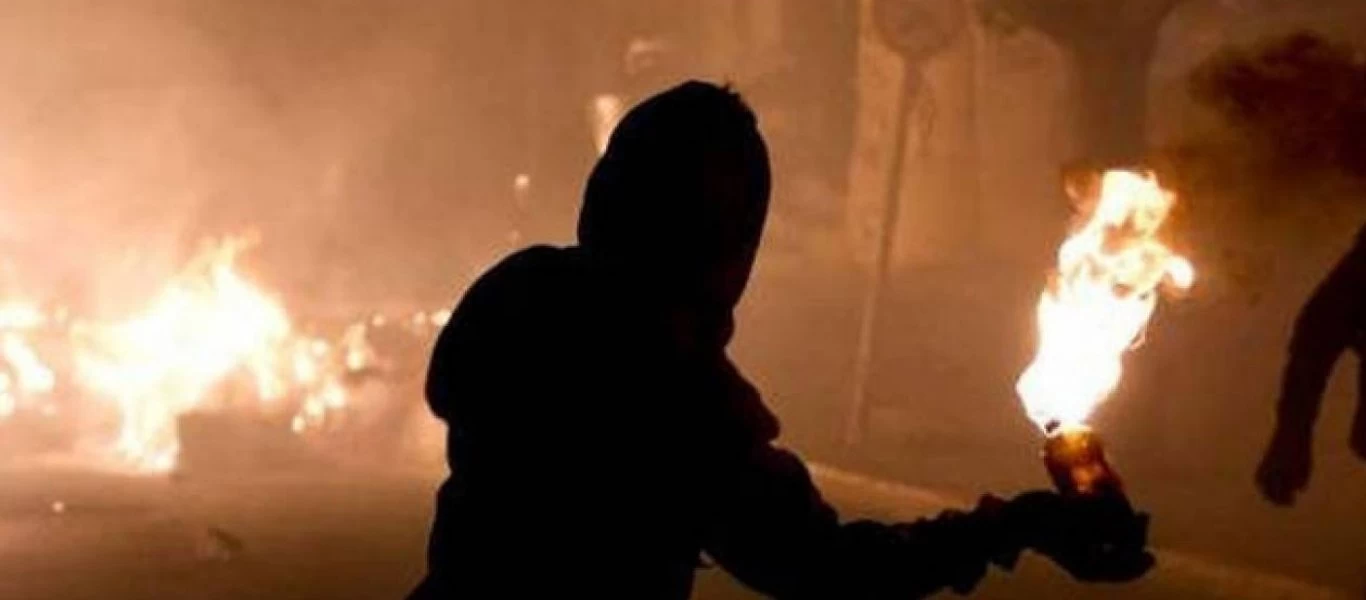 Επίθεση με μολότοφ στα ΜΑΤ στα Εξάρχεια - Δεν υπήρξαν συλλήψεις